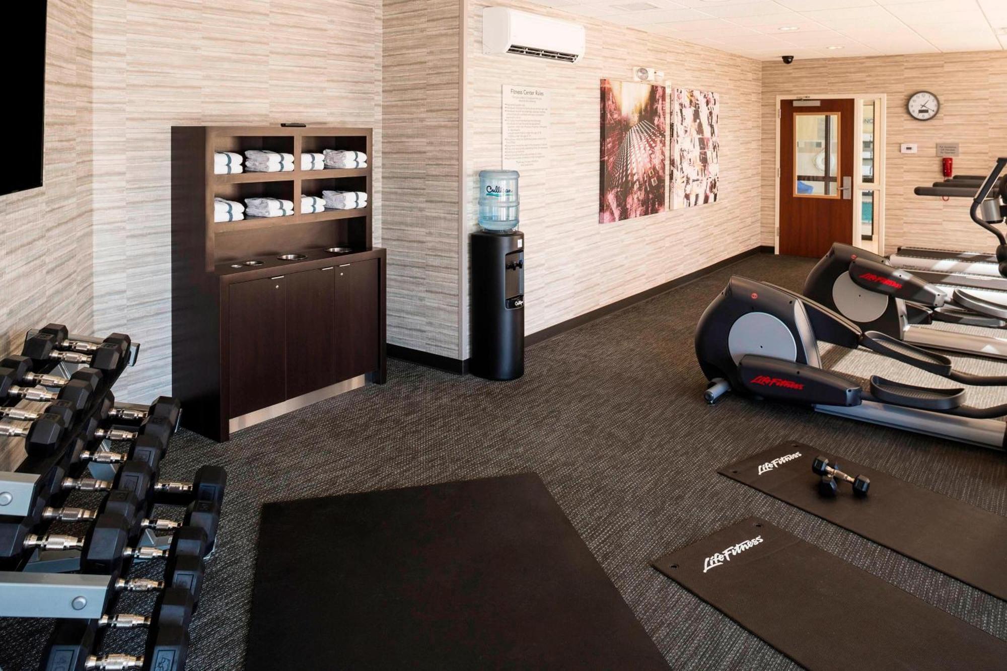 Courtyard By Marriott Sioux Falls Bagian luar foto