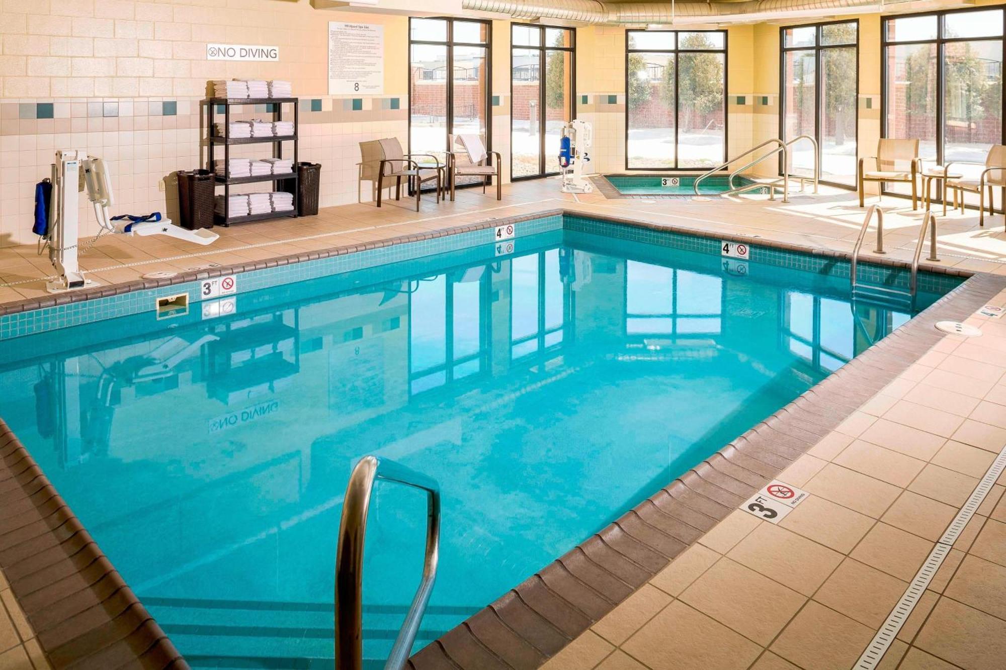 Courtyard By Marriott Sioux Falls Bagian luar foto