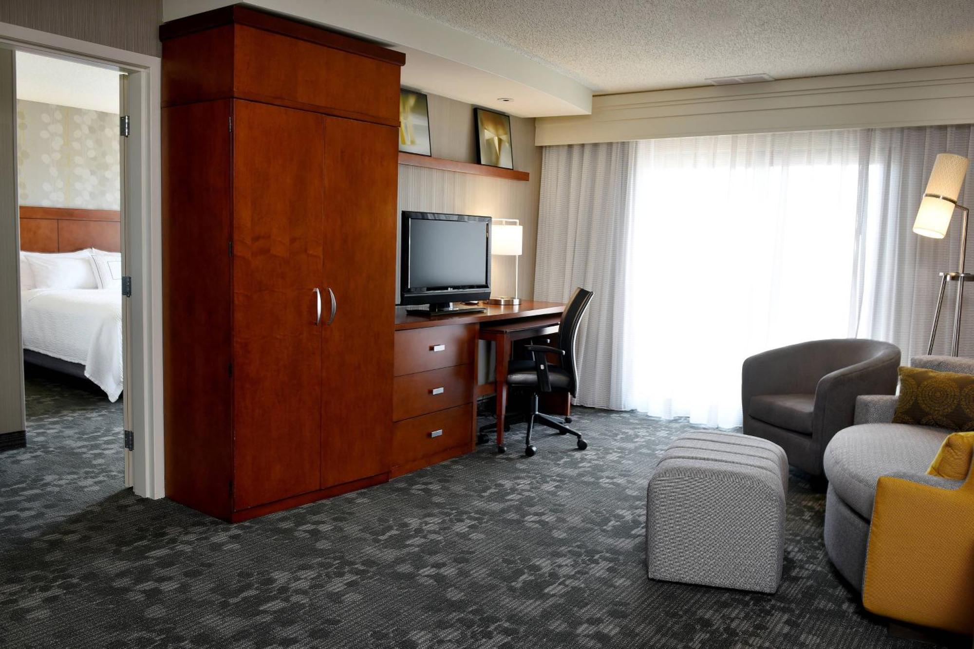Courtyard By Marriott Sioux Falls Bagian luar foto